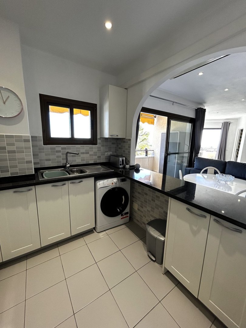 2 Bed Middle Floor Apartment in Estepona