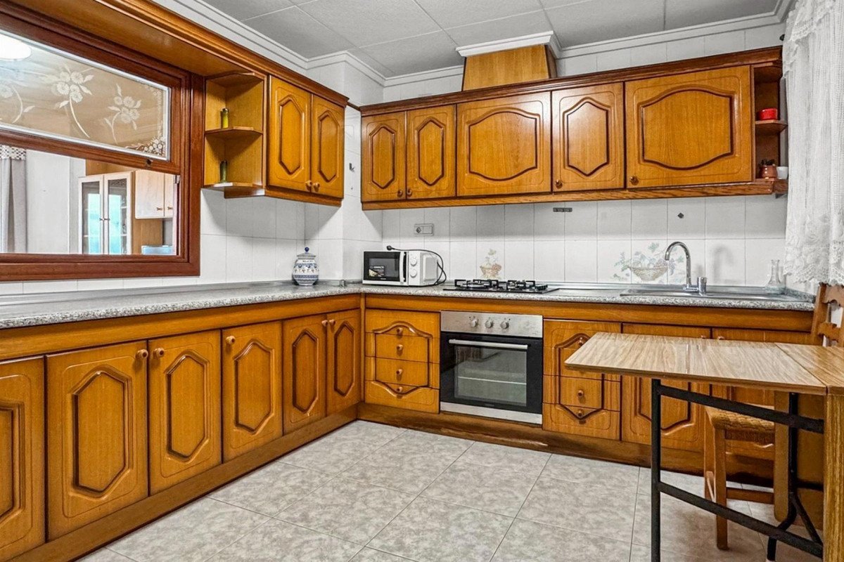 3 Bed Middle Floor Apartment in Playa de los Locos