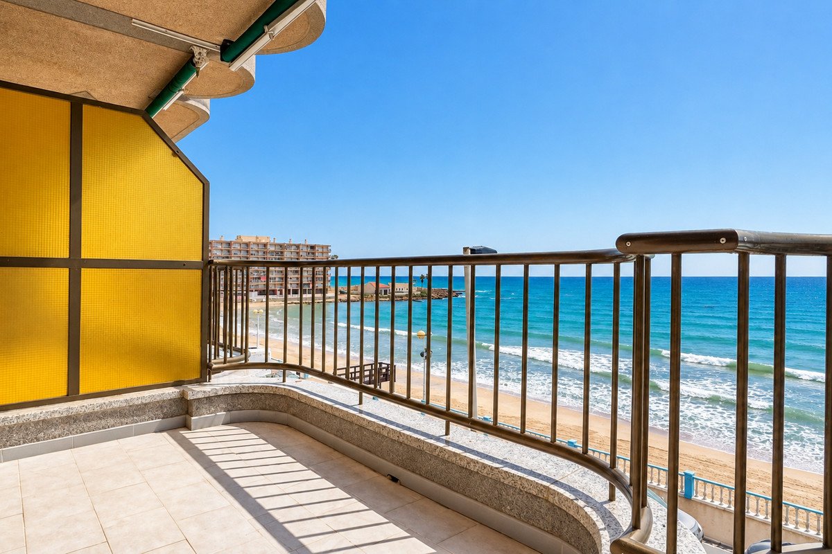 3 Bed Middle Floor Apartment in Playa de los Locos