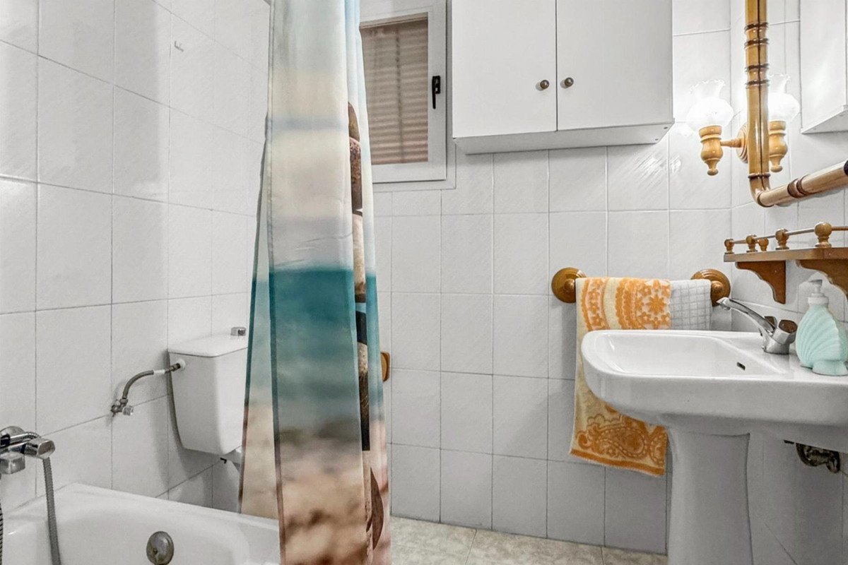 3 Bed Middle Floor Apartment in Playa de los Locos
