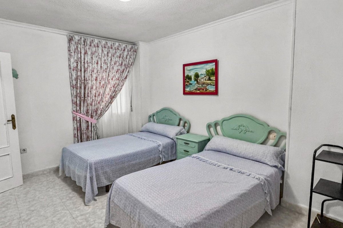 3 Bed Middle Floor Apartment in Playa de los Locos