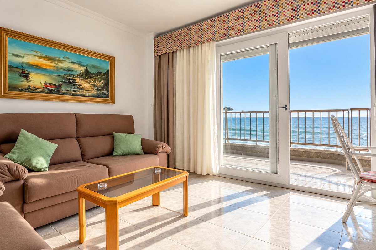 3 Bed Middle Floor Apartment in Playa de los Locos