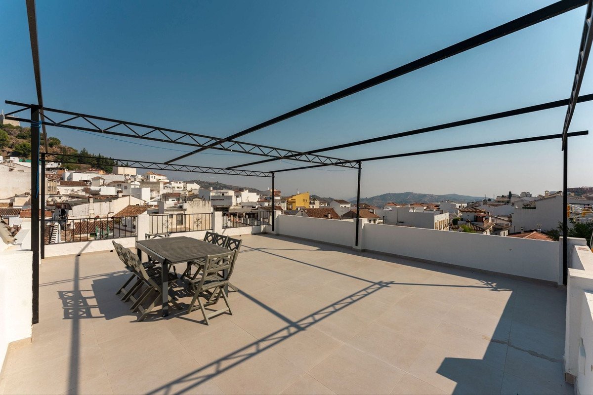 6 Bed Townhouse in Monda
