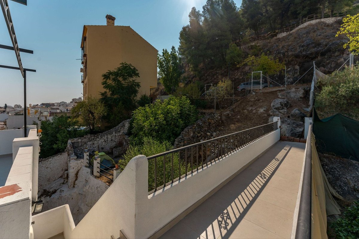 6 Bed Townhouse in Monda