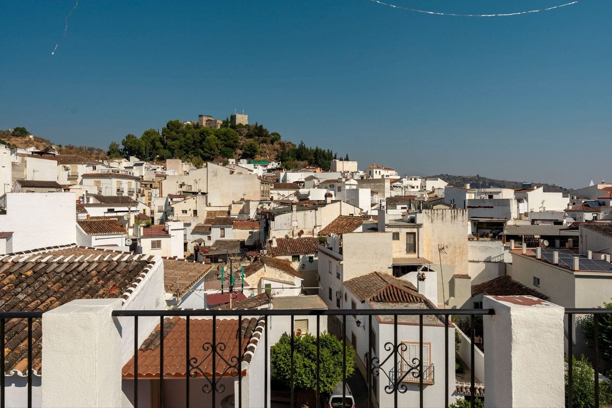 6 Bed Townhouse in Monda