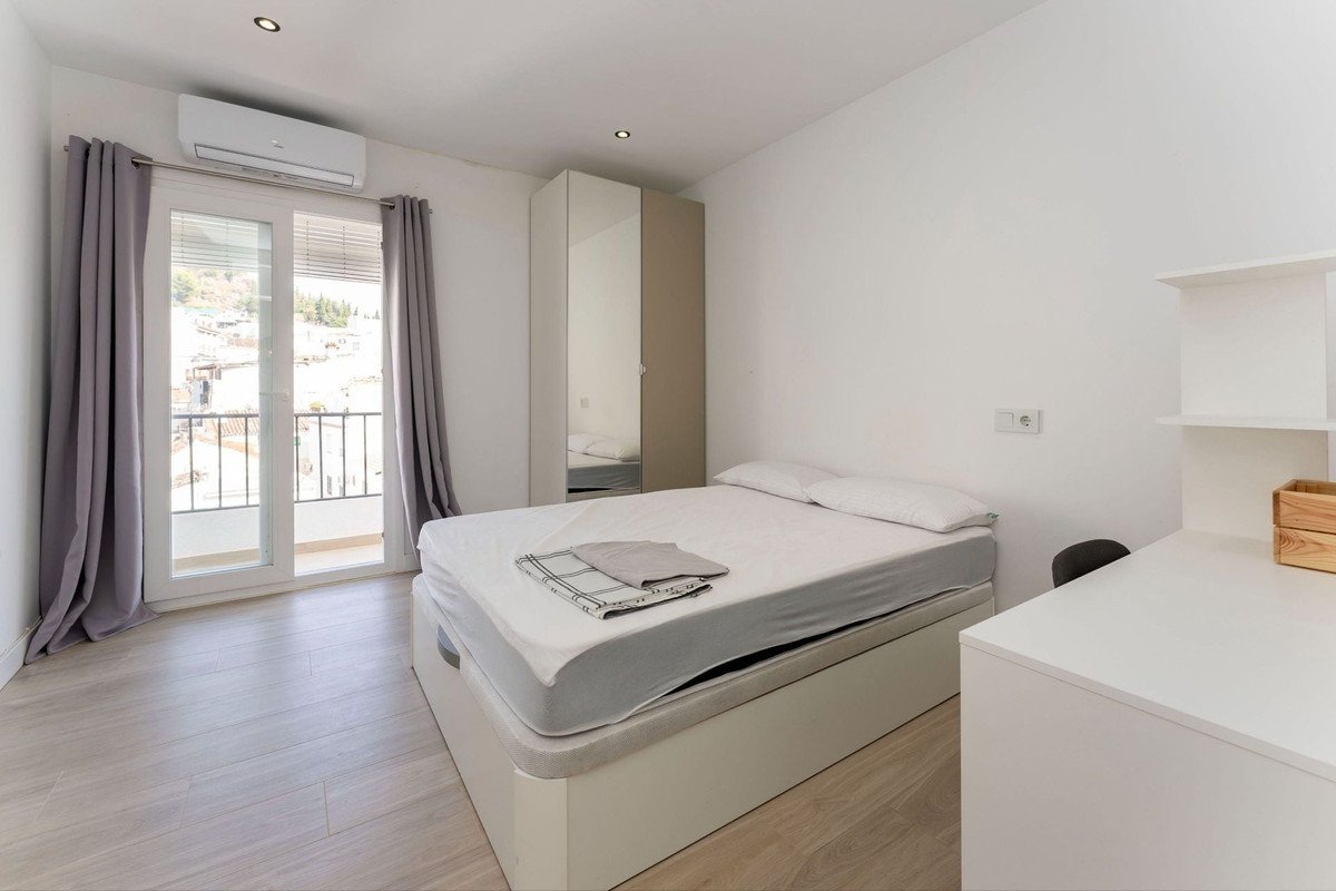 6 Bed Townhouse in Monda