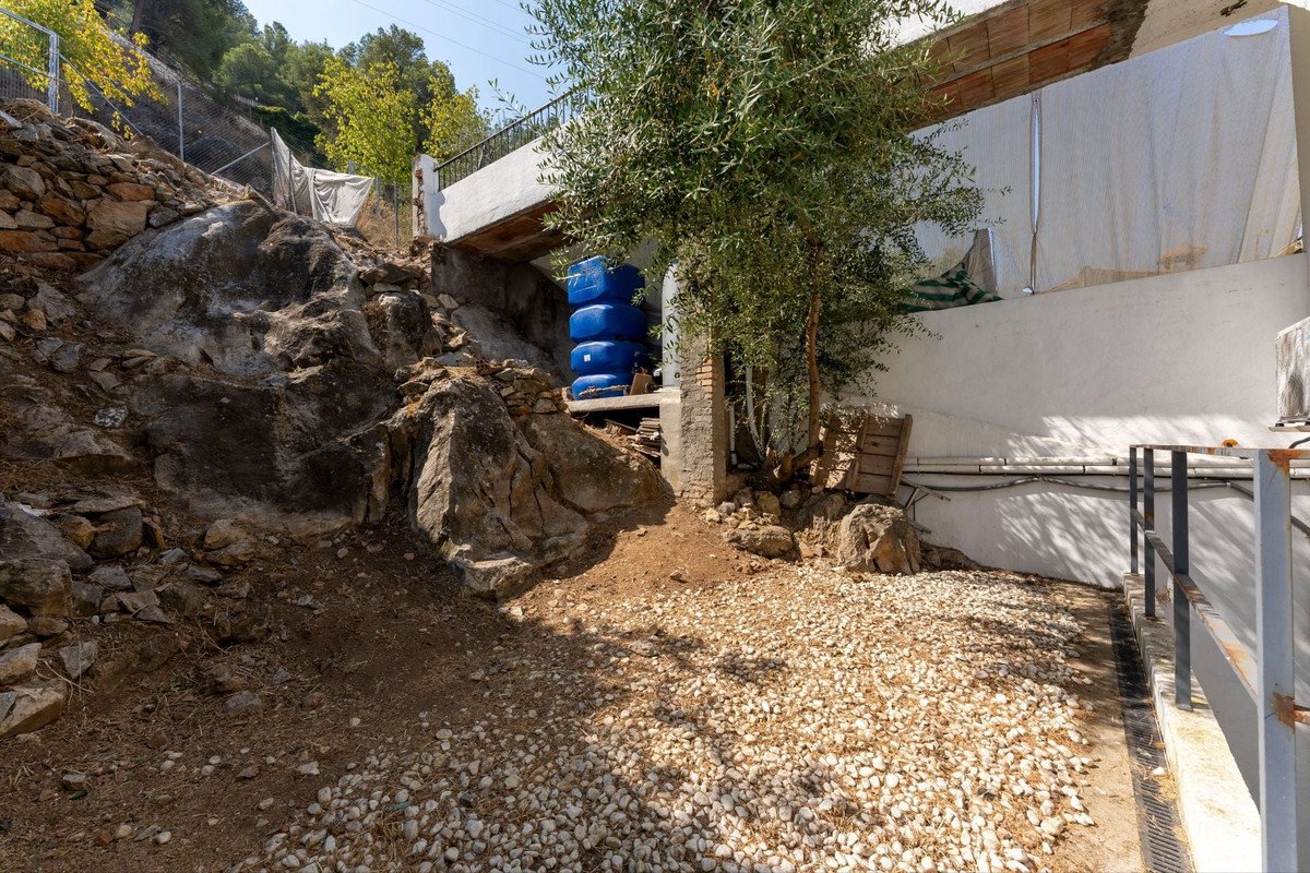 6 Bed Townhouse in Monda