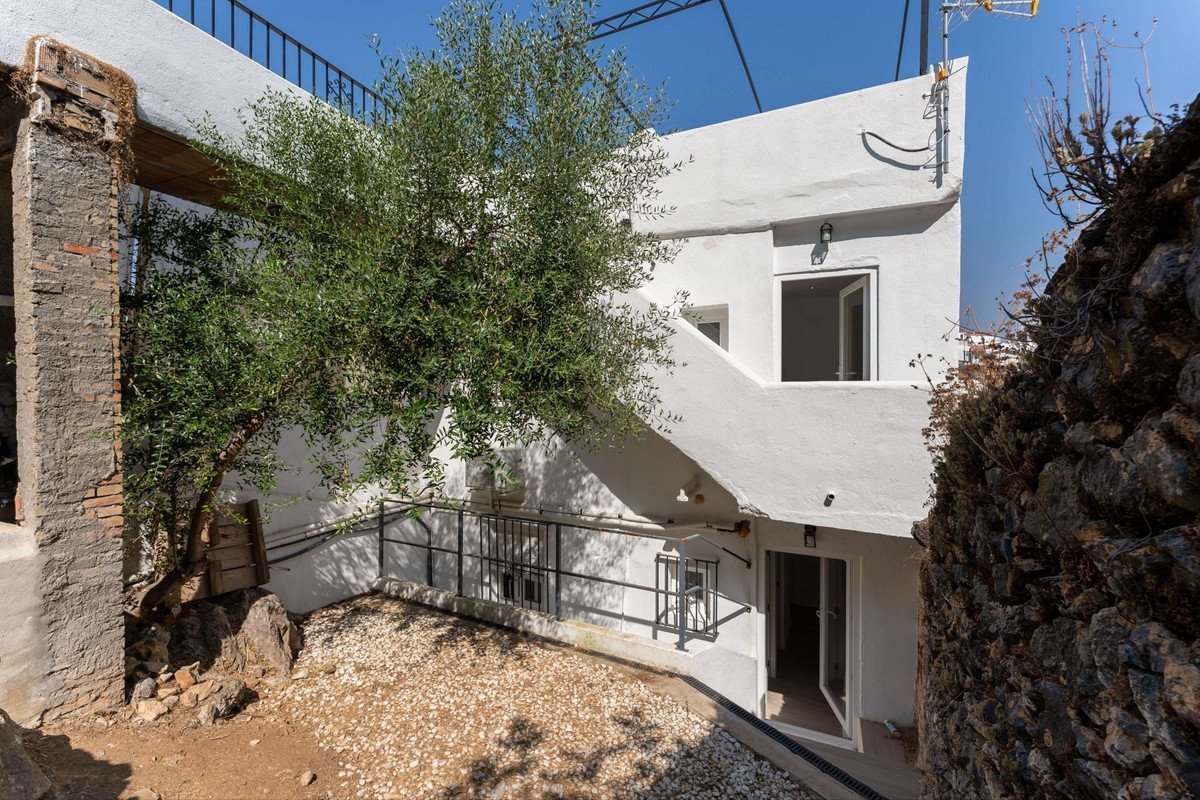 6 Bed Townhouse in Monda