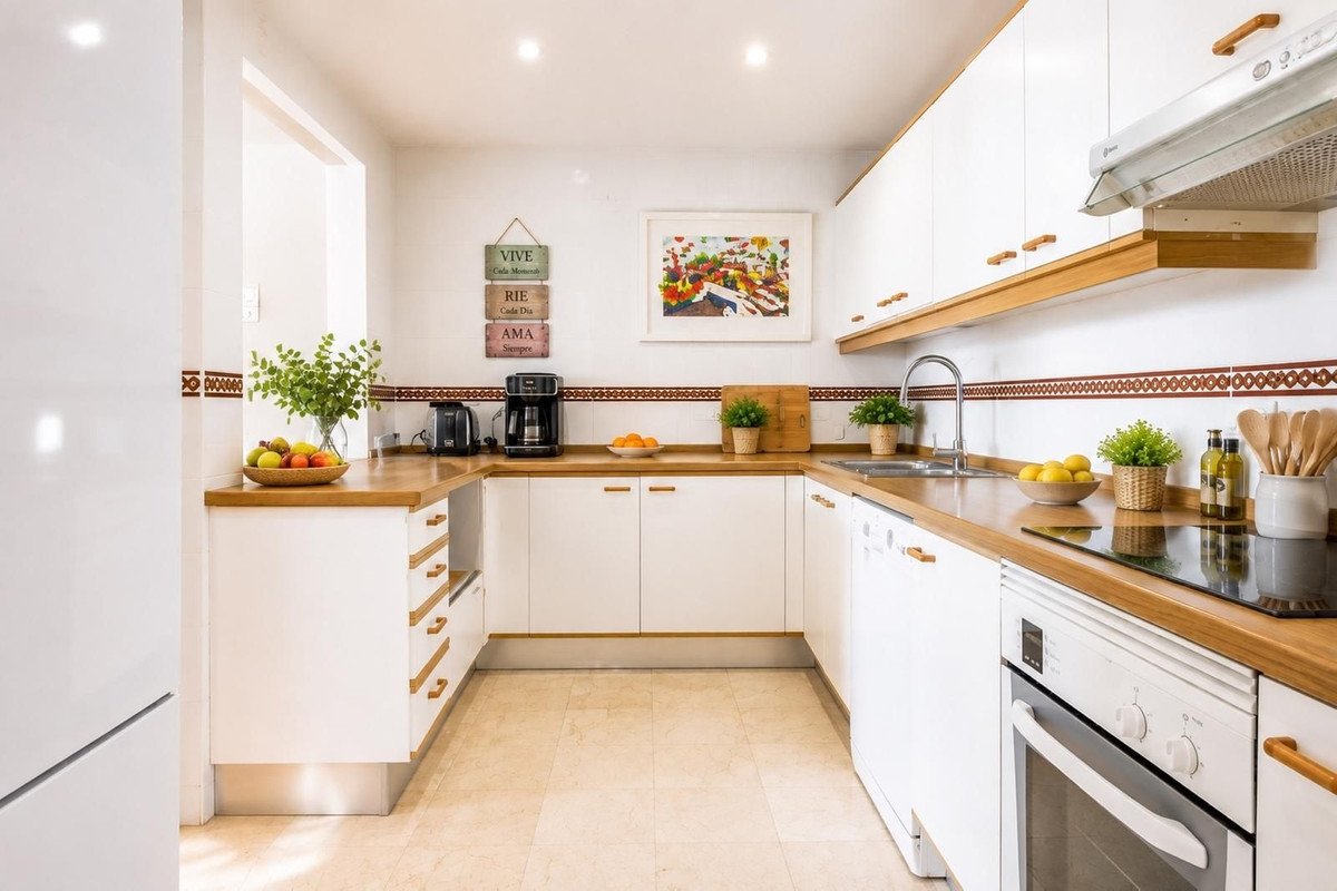 2 Bed Ground Floor Apartment in Benahavís