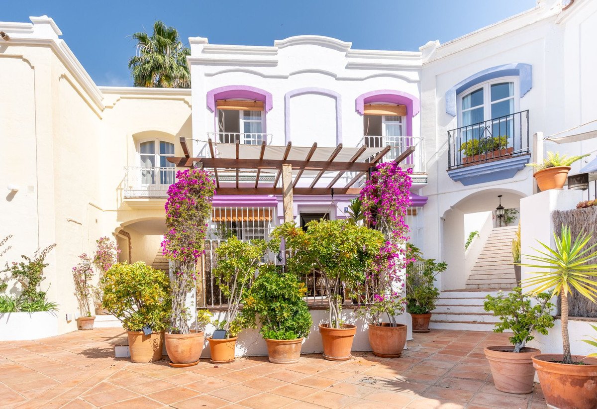 2 Bed Townhouse in Benahavís