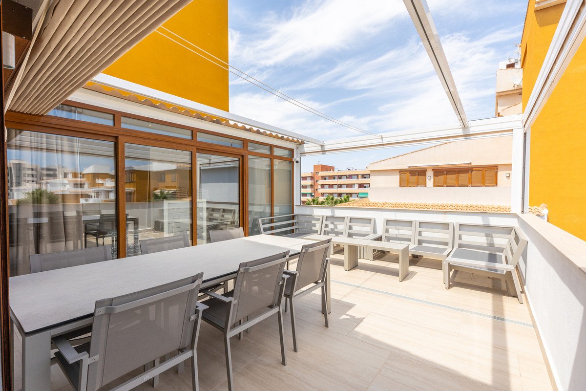 3 Bed Middle Floor Apartment in Punta Prima