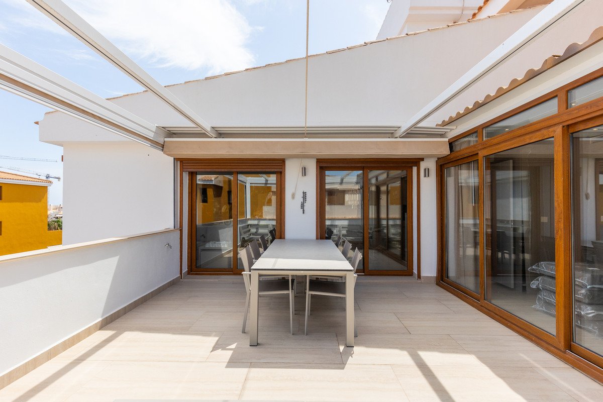 3 Bed Middle Floor Apartment in Punta Prima