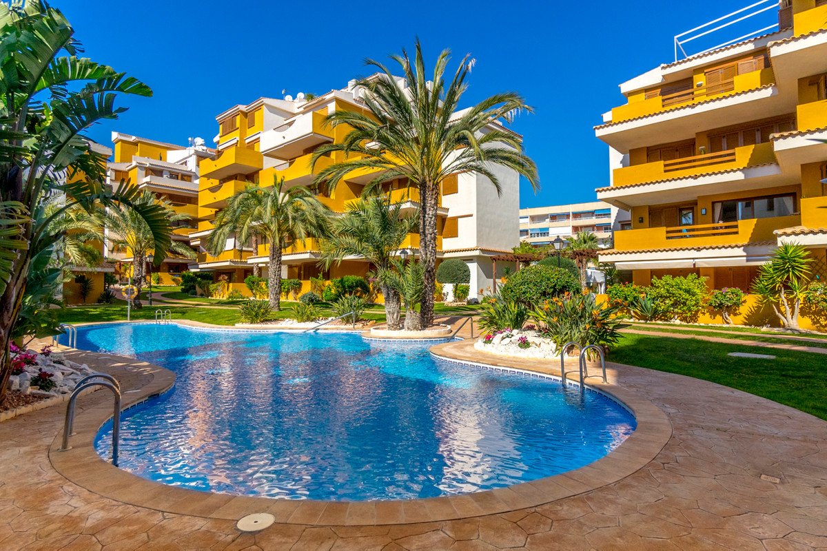 3 Bed Middle Floor Apartment in Punta Prima