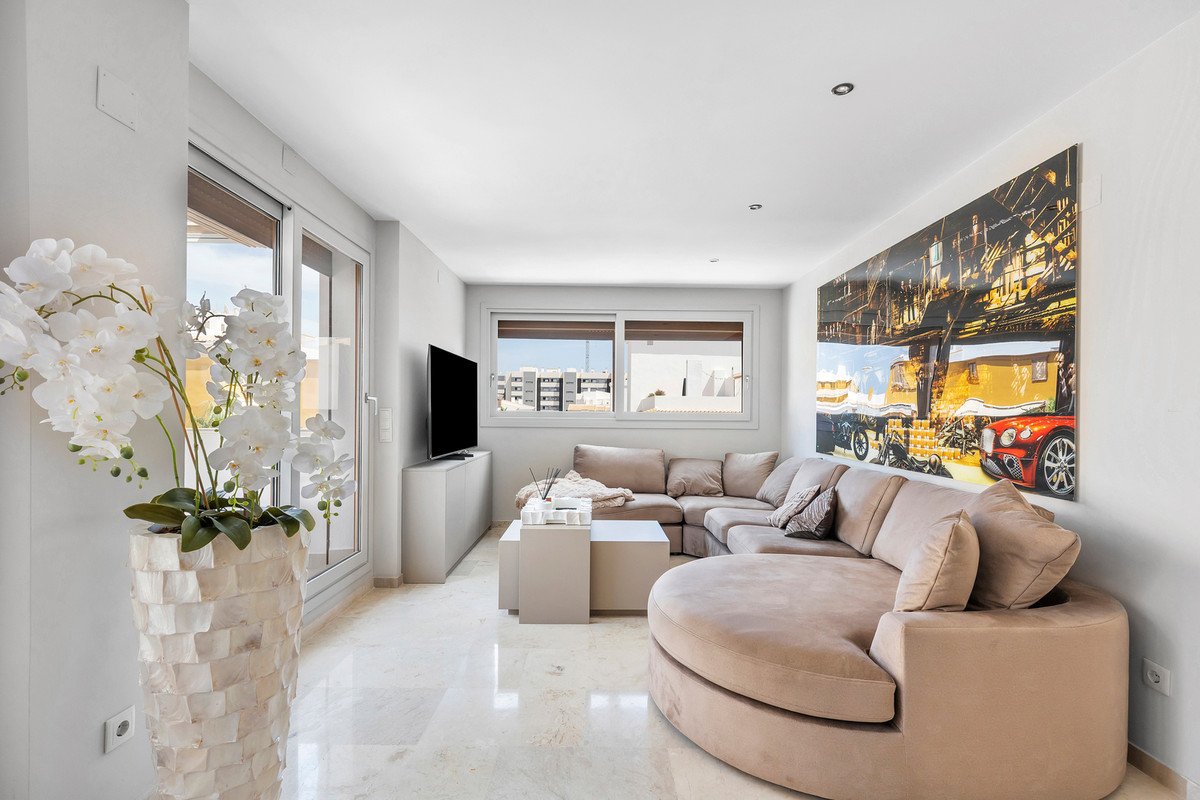 3 Bed Middle Floor Apartment in Punta Prima