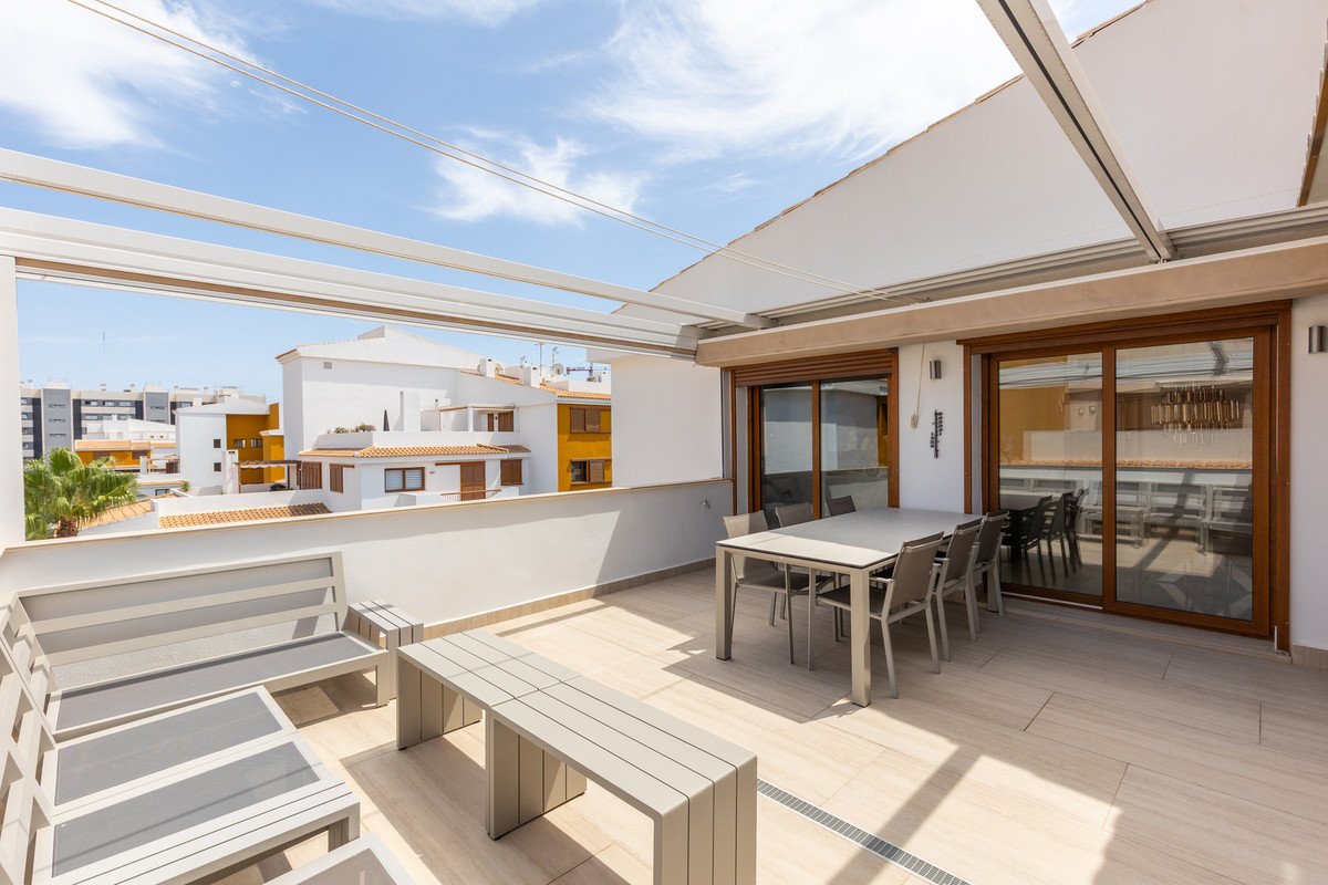 3 Bed Middle Floor Apartment in Punta Prima