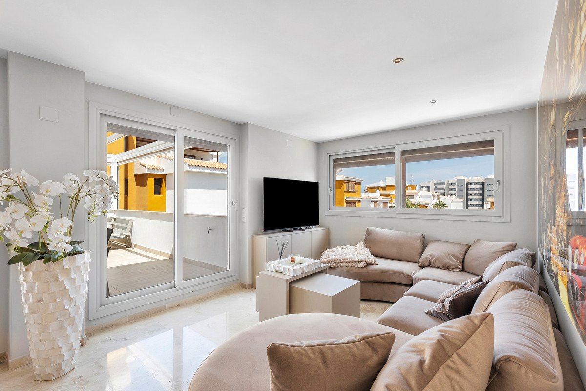 3 Bed Middle Floor Apartment in Punta Prima