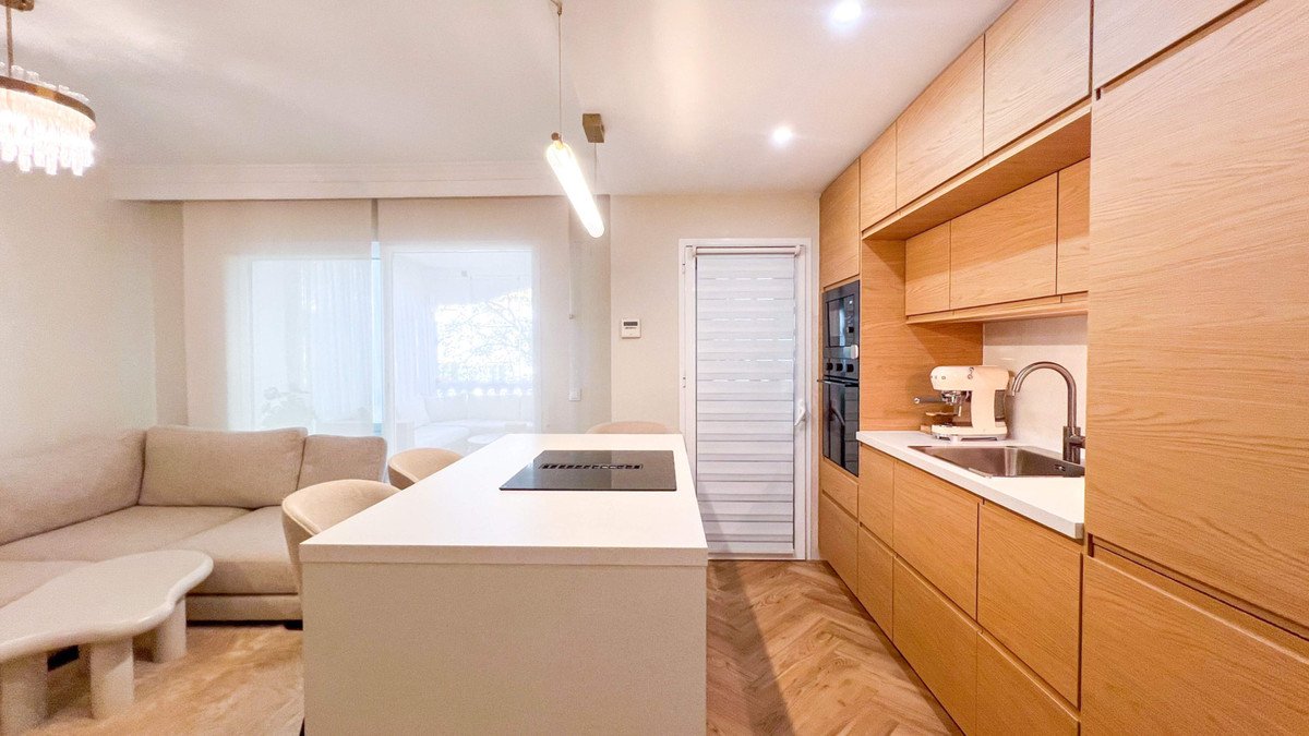 2 Bed Middle Floor Apartment in Marbella