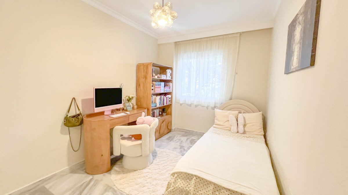 2 Bed Middle Floor Apartment in Marbella