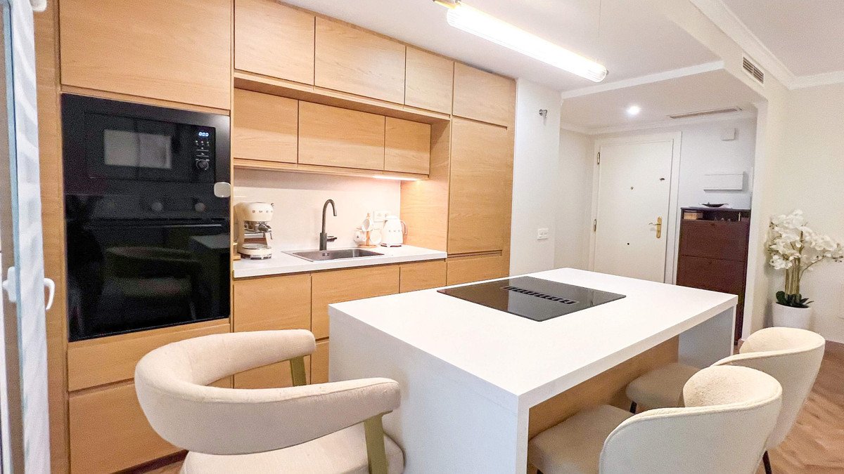 2 Bed Middle Floor Apartment in Marbella