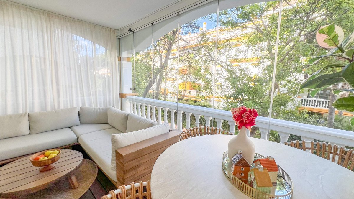 2 Bed Middle Floor Apartment in Marbella