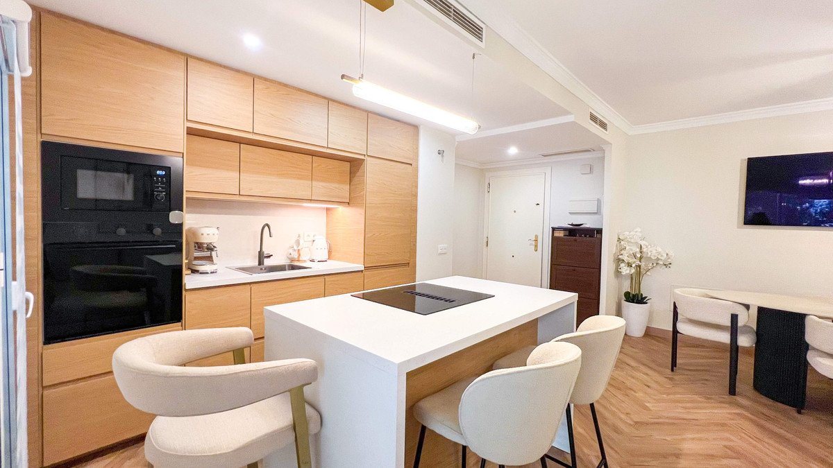2 Bed Middle Floor Apartment in Marbella