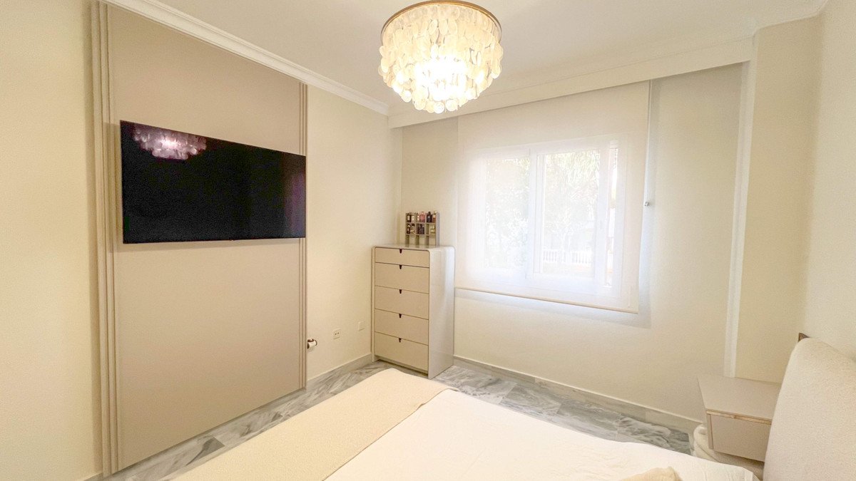 2 Bed Middle Floor Apartment in Marbella