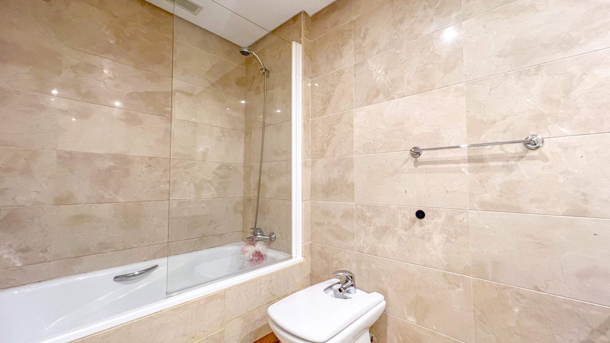 2 Bed Middle Floor Apartment in Marbella