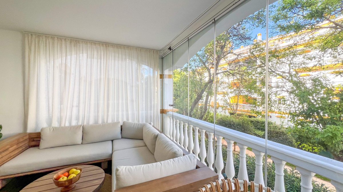 2 Bed Middle Floor Apartment in Marbella