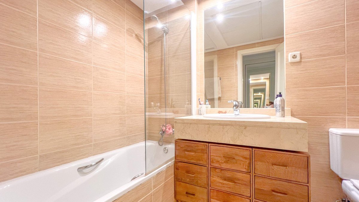2 Bed Middle Floor Apartment in Marbella