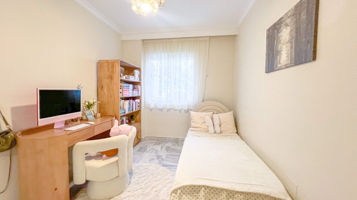 2 Bed Middle Floor Apartment in Marbella