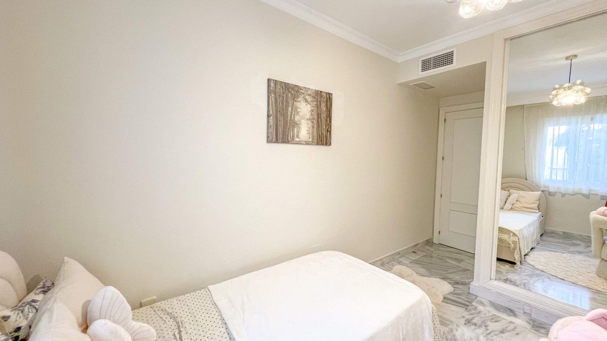2 Bed Middle Floor Apartment in Marbella