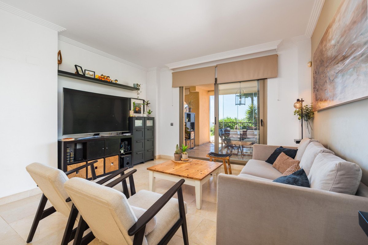 3 Bed Ground Floor Apartment in El Paraiso