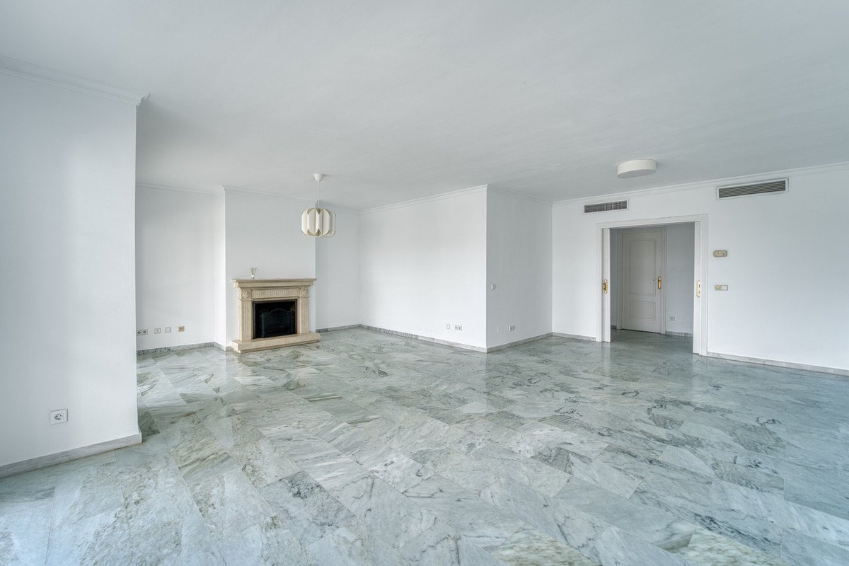 5 Bed Penthouse Duplex in Guadalmina Baja