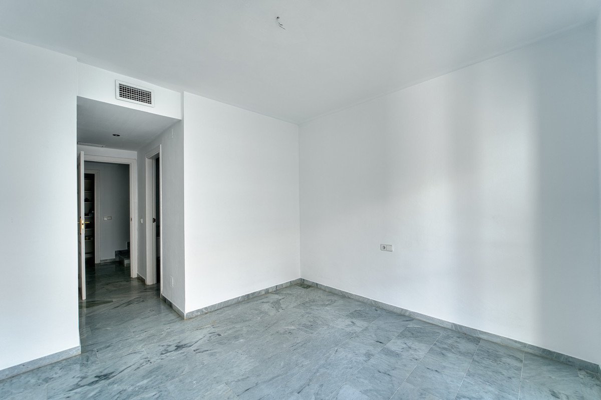 5 Bed Penthouse Duplex in Guadalmina Baja