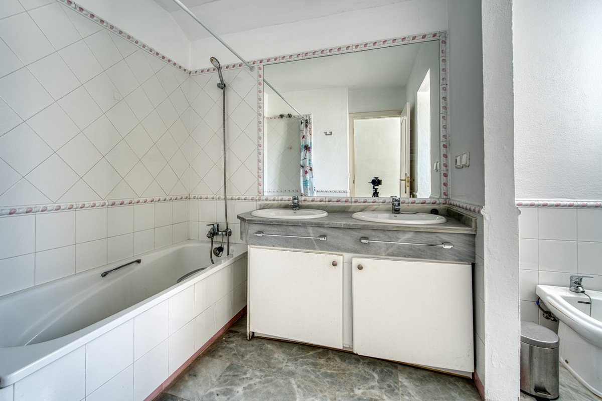 5 Bed Penthouse Duplex in Guadalmina Baja