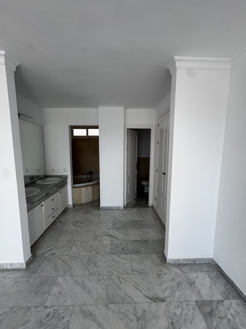 5 Bed Penthouse Duplex in Guadalmina Baja