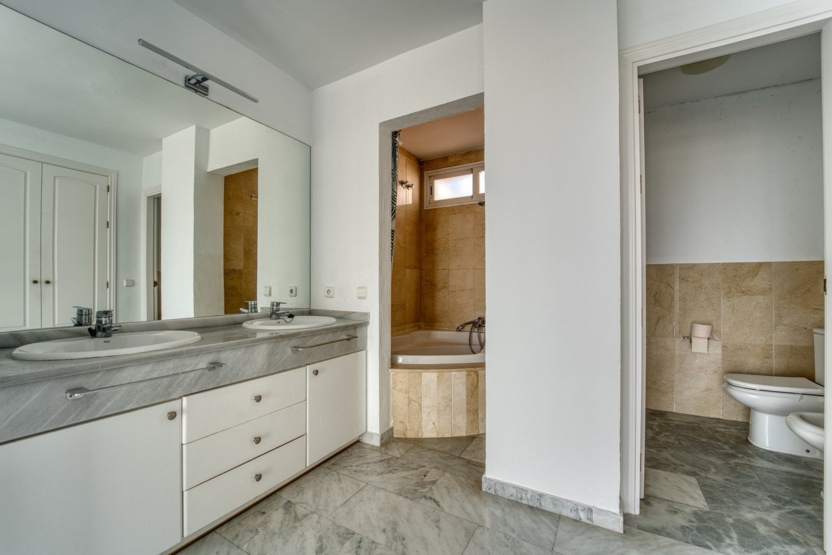 5 Bed Penthouse Duplex in Guadalmina Baja