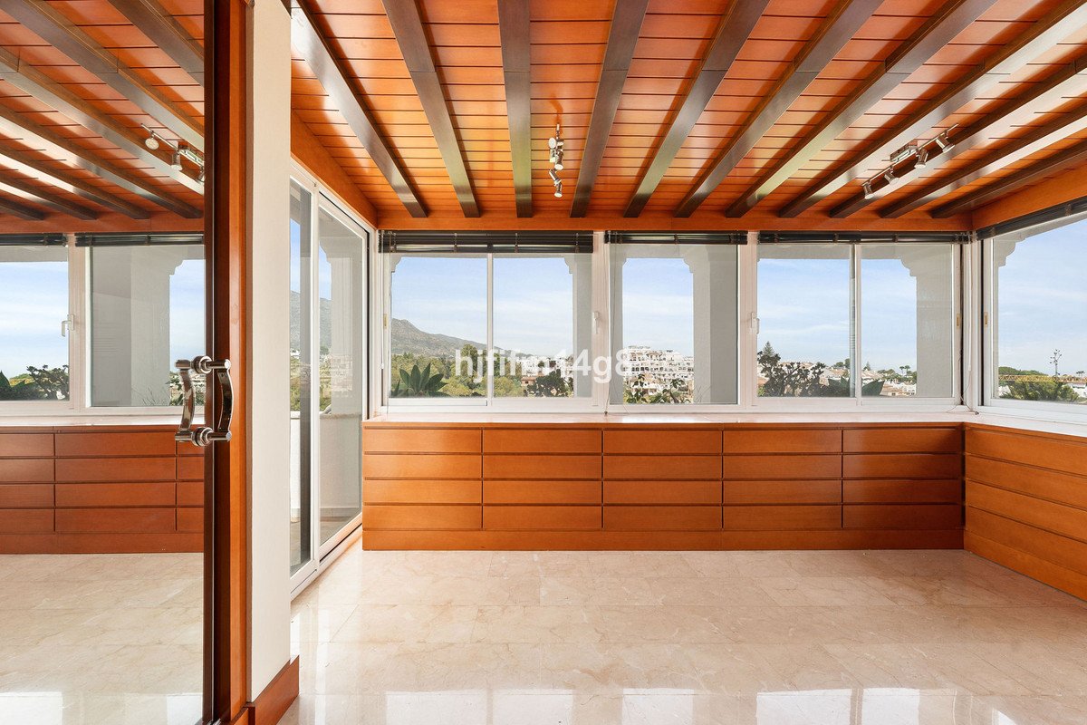 4 Bed Penthouse in Nueva Andalucía