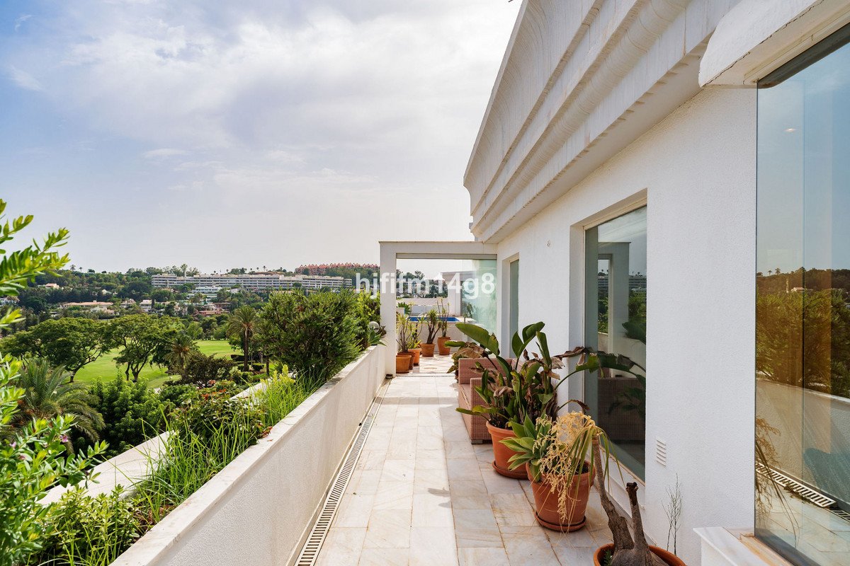 4 Bed Penthouse in Nueva Andalucía