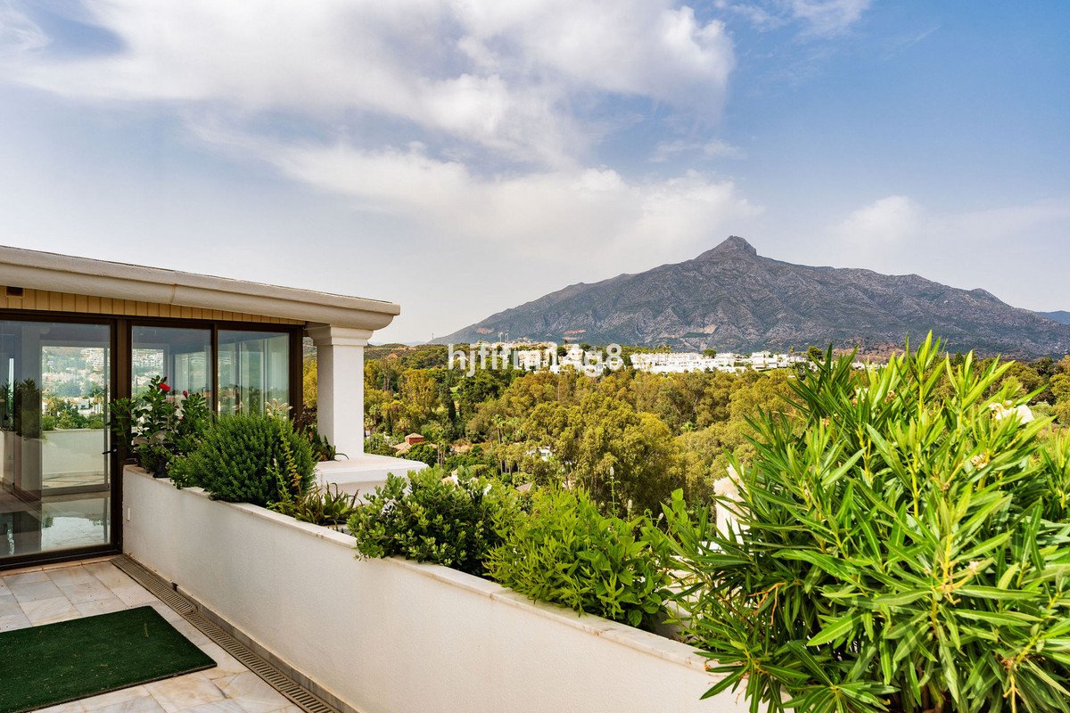 4 Bed Penthouse in Nueva Andalucía