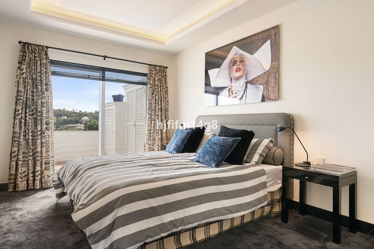 4 Bed Penthouse in Nueva Andalucía