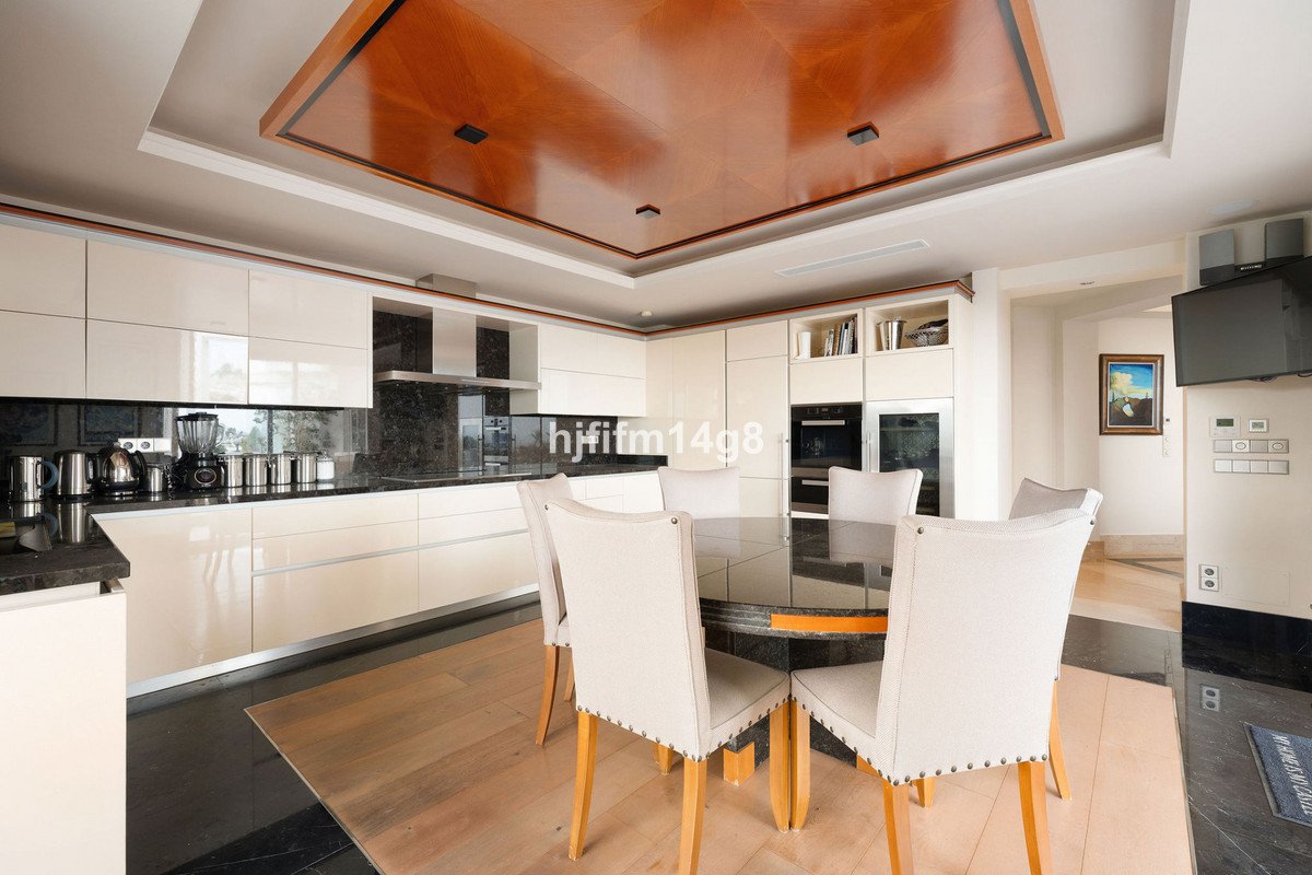 4 Bed Penthouse in Nueva Andalucía
