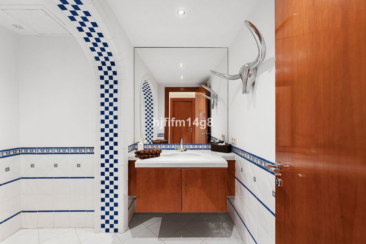 4 Bed Penthouse in Nueva Andalucía