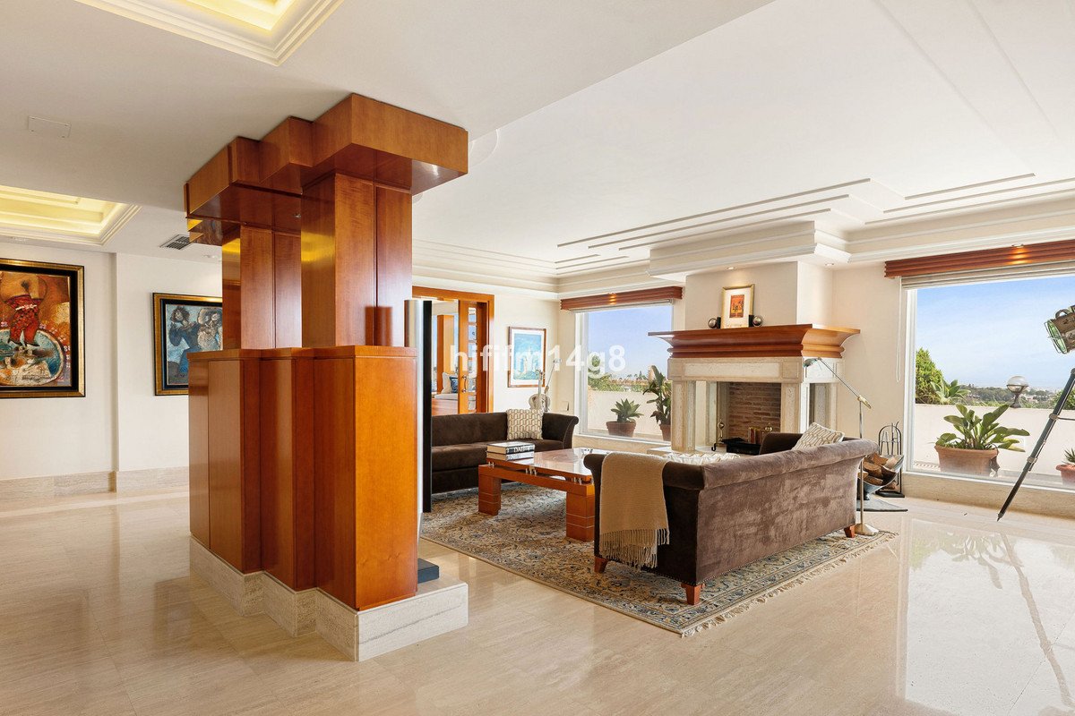4 Bed Penthouse in Nueva Andalucía