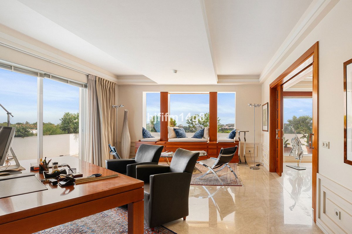 4 Bed Penthouse in Nueva Andalucía