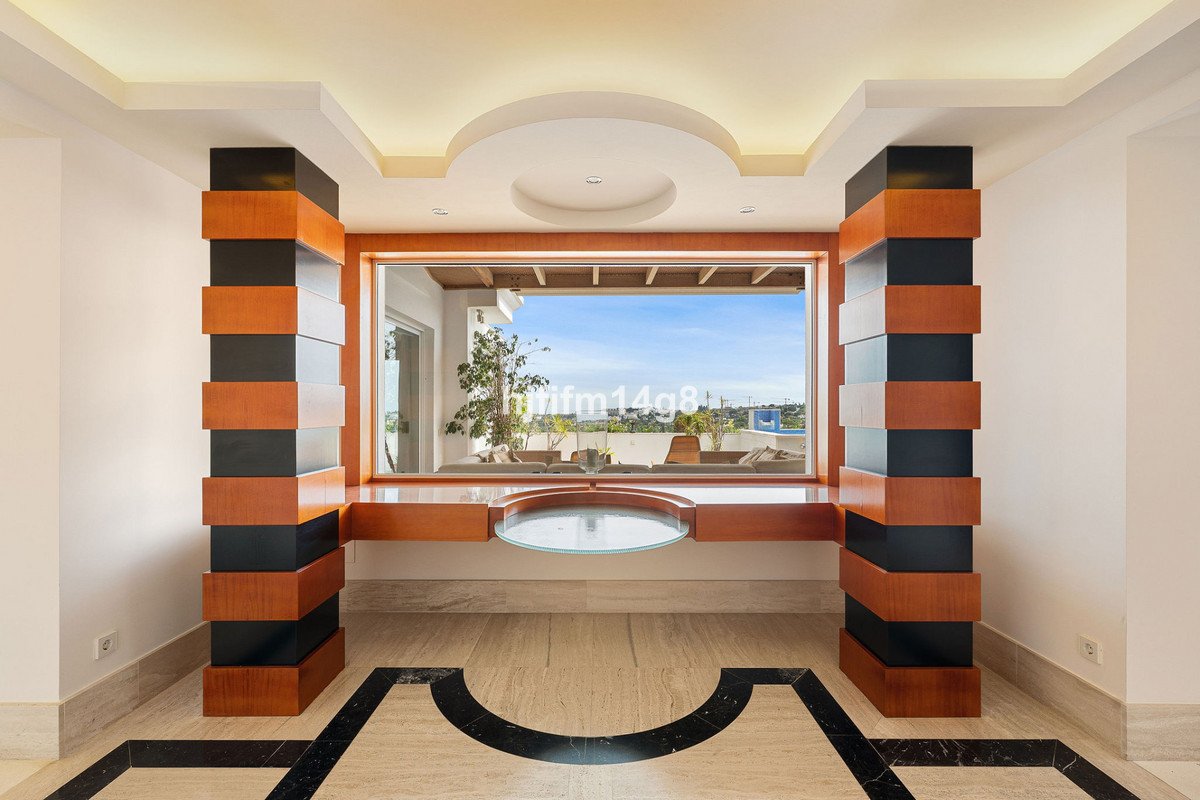 4 Bed Penthouse in Nueva Andalucía