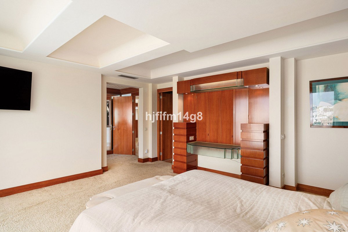 4 Bed Penthouse in Nueva Andalucía