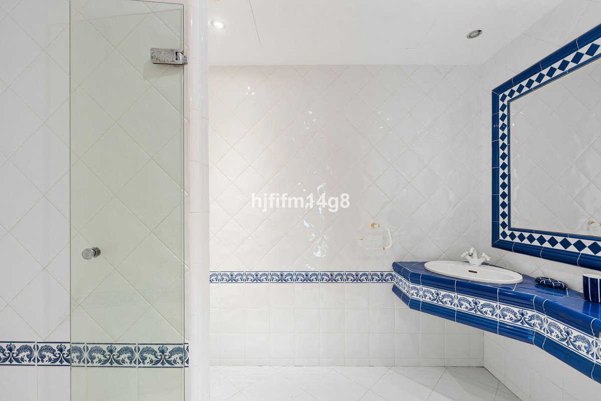 4 Bed Penthouse in Nueva Andalucía