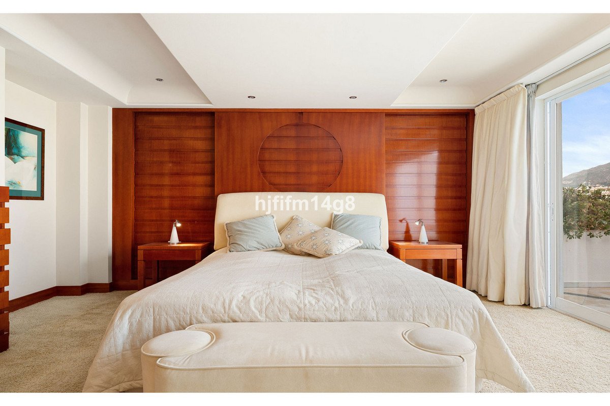 4 Bed Penthouse in Nueva Andalucía