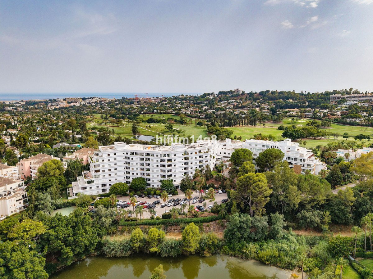 4 Bed Penthouse in Nueva Andalucía